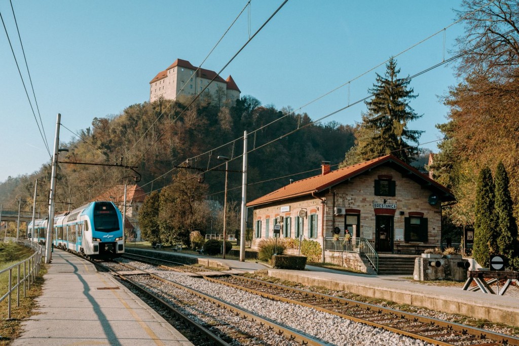 Travel in Slovenia by train