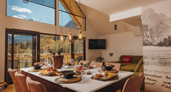 Vacation apartment with a view at lake Jasna
