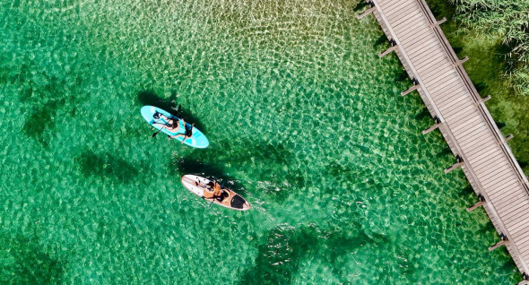 Two people paddleboarding at Lake Jasna