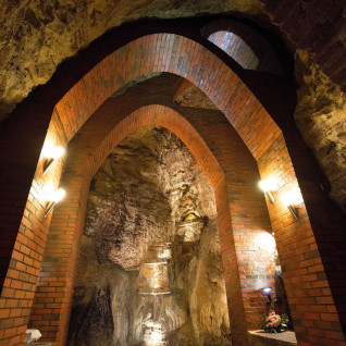 The wine cellar “Under the Waterfall” in the historic cellars of Radgonske gorice